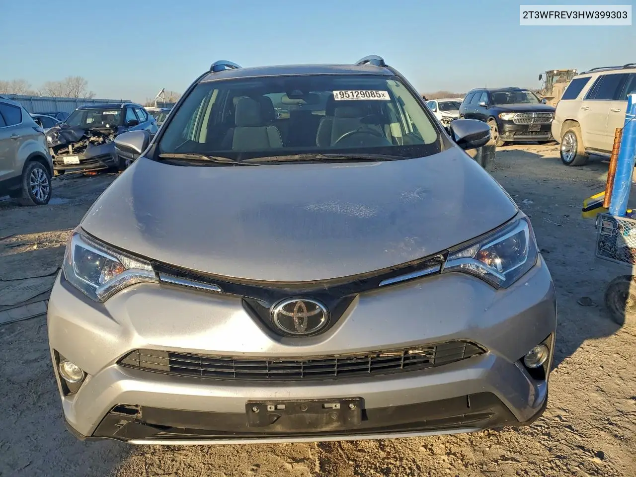 2T3WFREV3HW399303 2017 Toyota Rav4 Xle