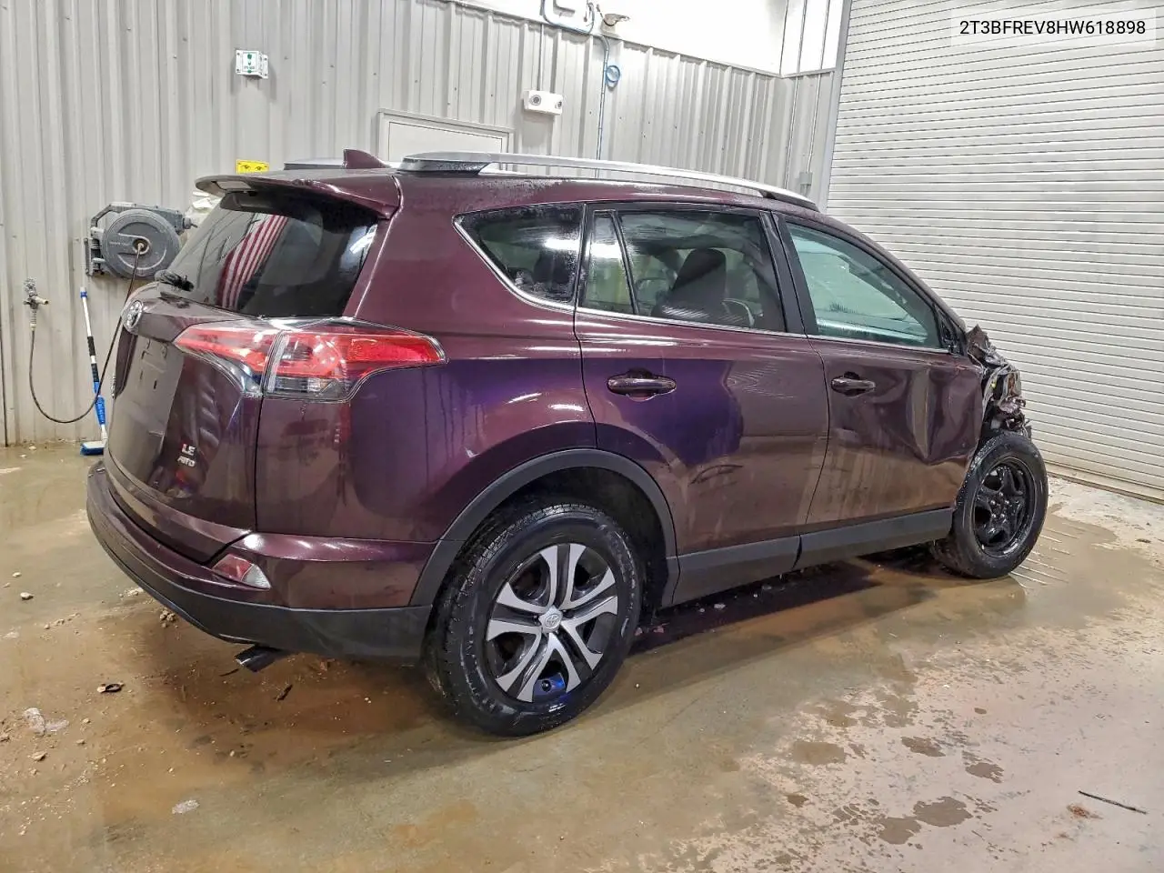 2T3BFREV8HW618898 2017 Toyota Rav4 Le