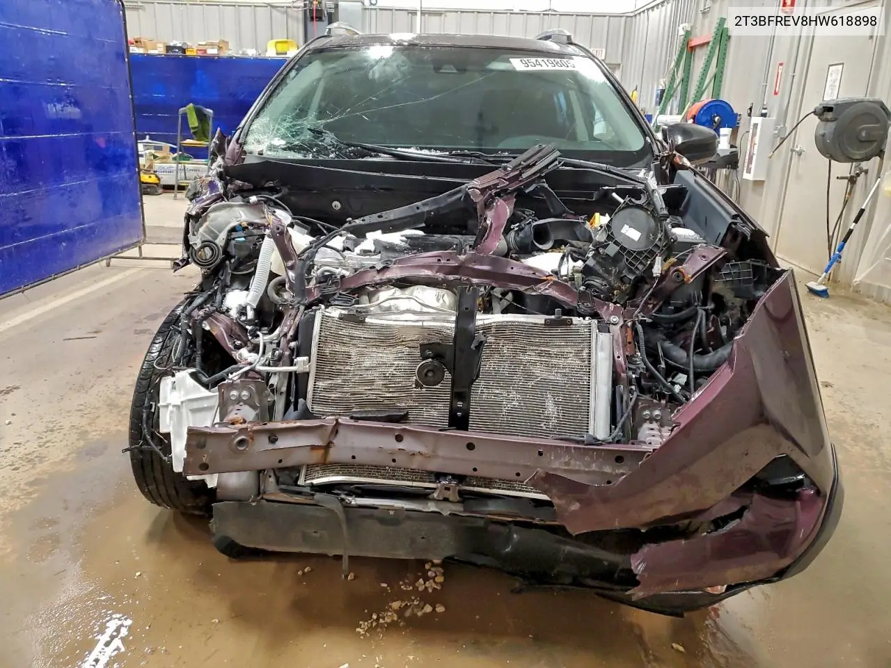 2T3BFREV8HW618898 2017 Toyota Rav4 Le