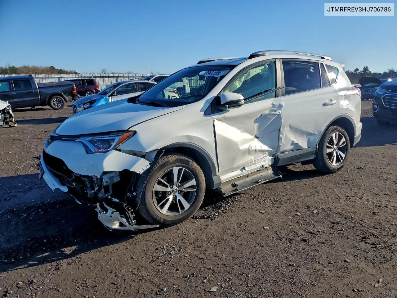 JTMRFREV3HJ706786 2017 Toyota Rav4 Xle
