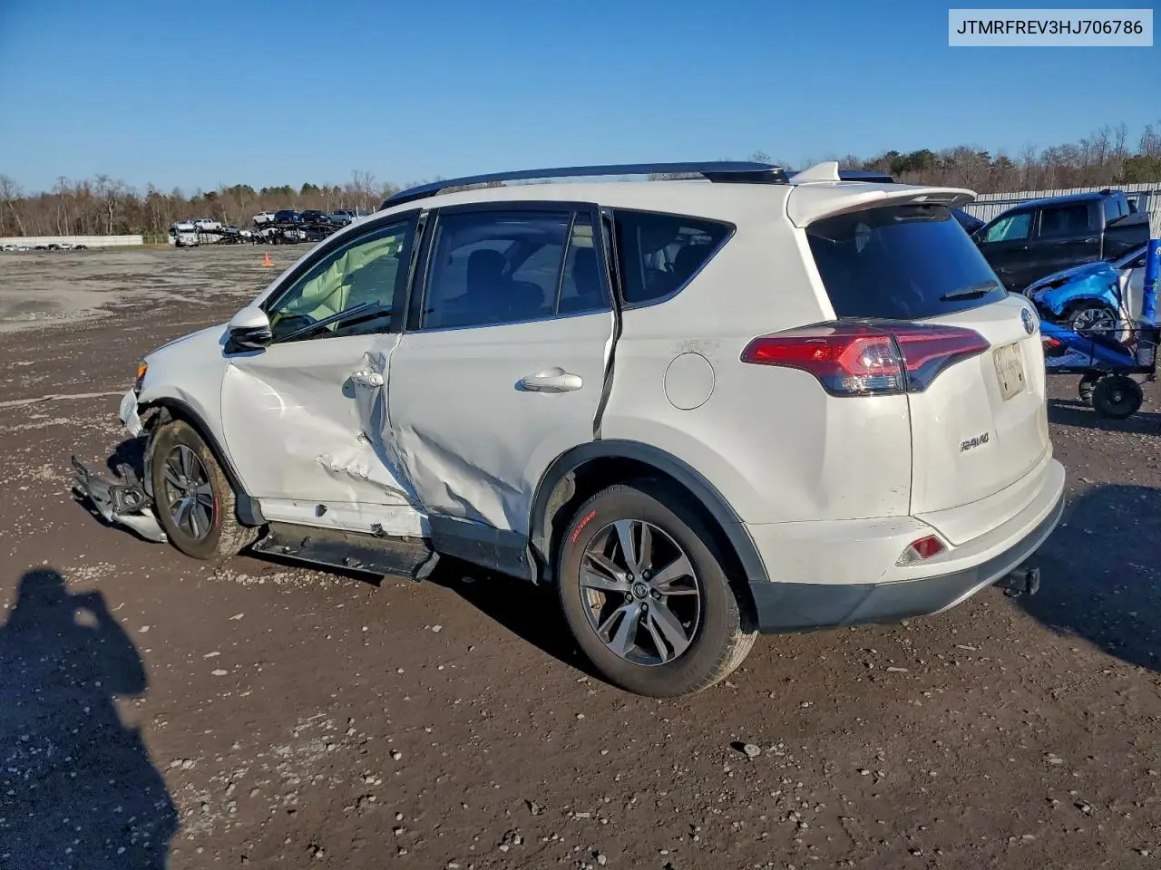 JTMRFREV3HJ706786 2017 Toyota Rav4 Xle
