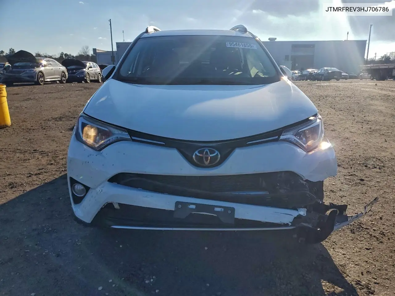 JTMRFREV3HJ706786 2017 Toyota Rav4 Xle