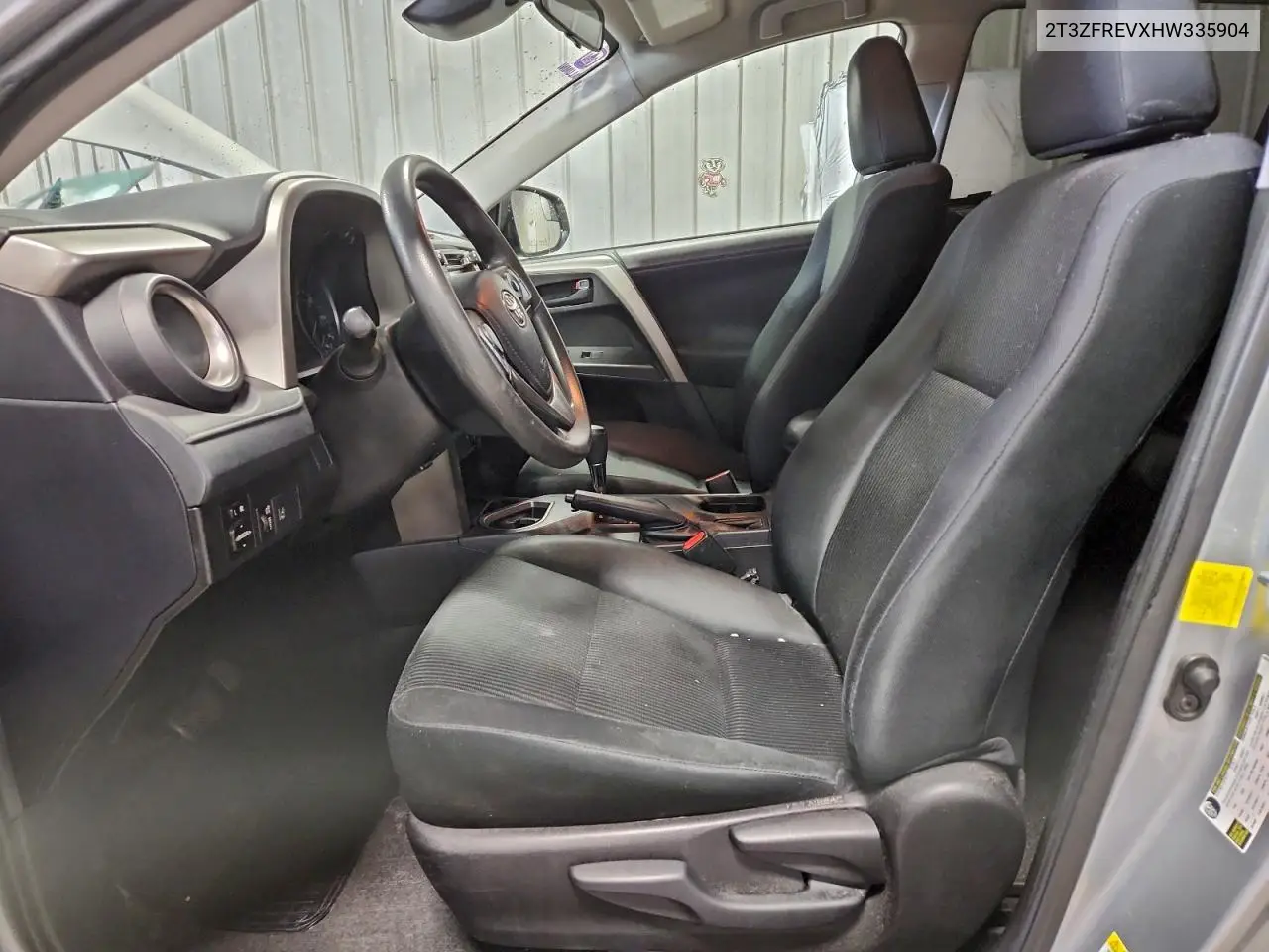 2T3ZFREVXHW335904 2017 Toyota Rav4 Le