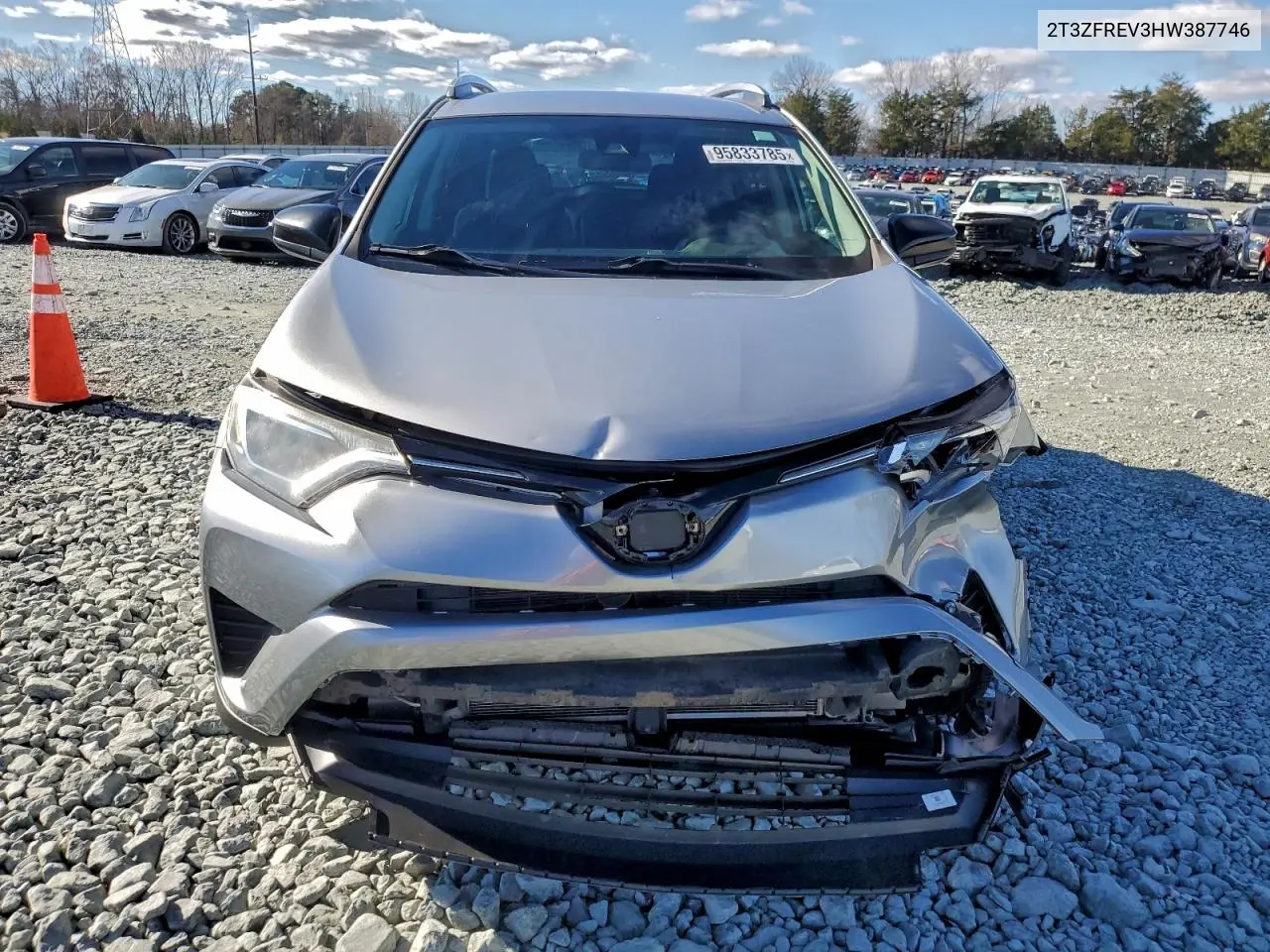 2T3ZFREV3HW387746 2017 Toyota Rav4 Le