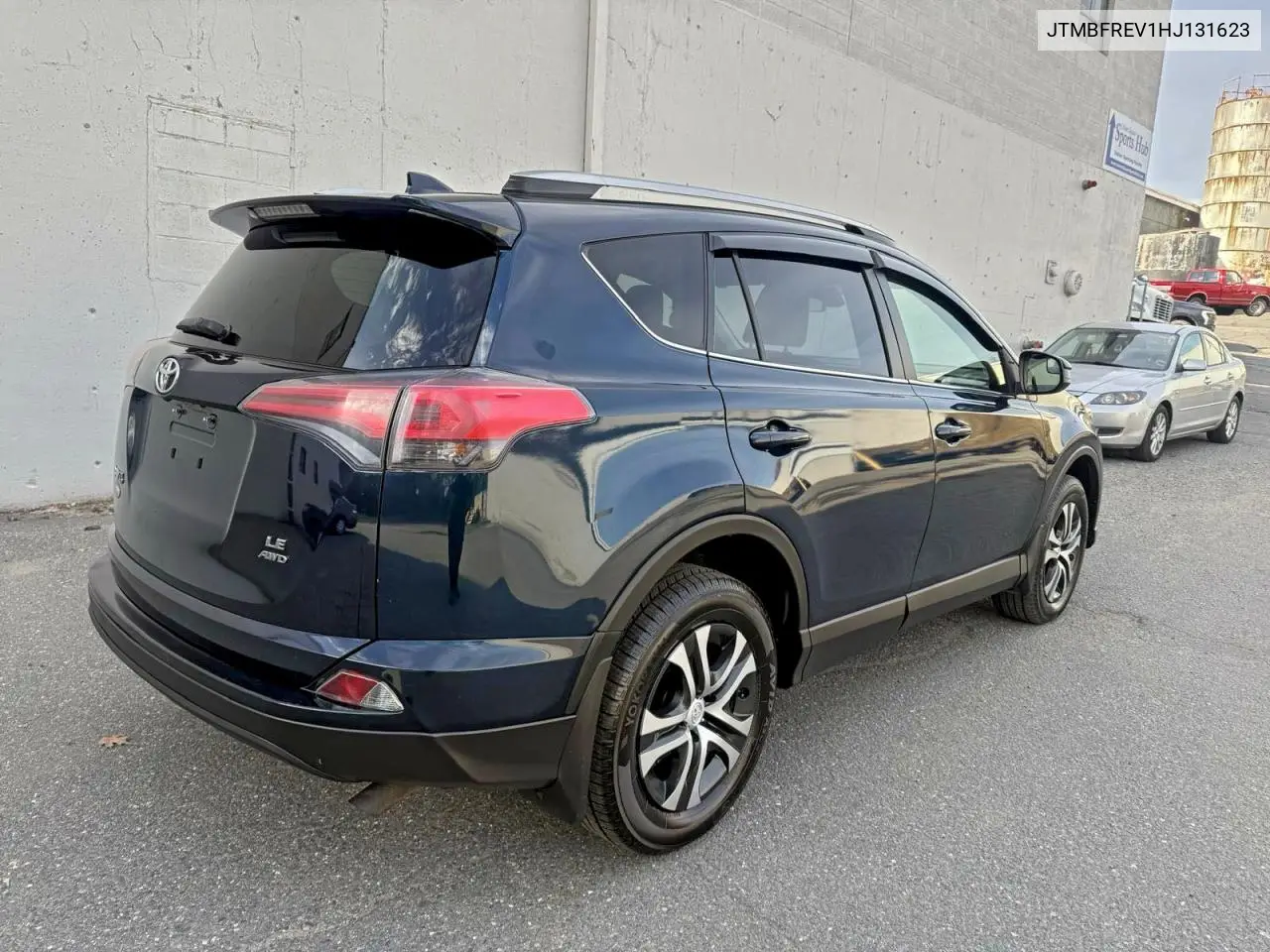 JTMBFREV1HJ131623 2017 Toyota Rav4 Le