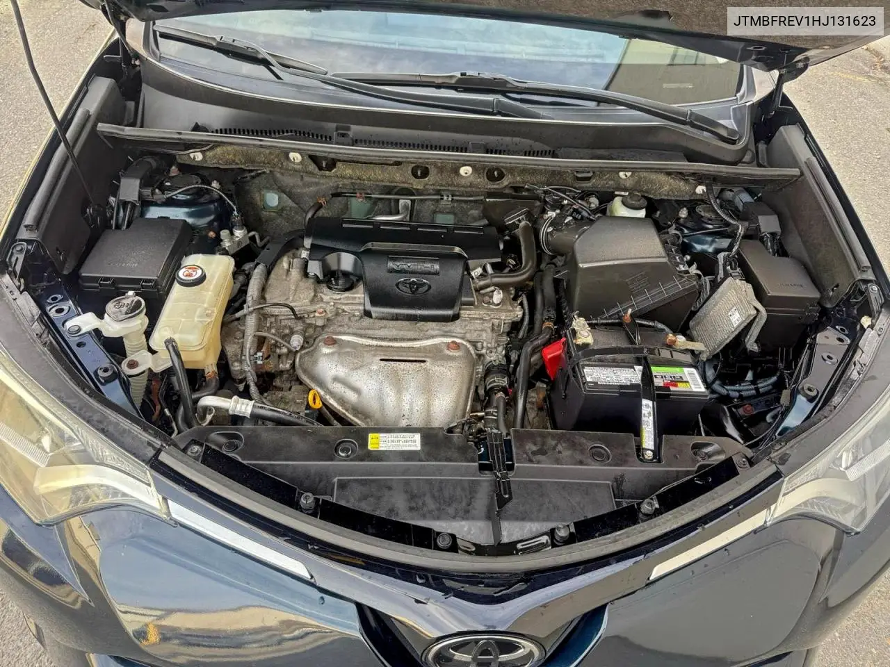 JTMBFREV1HJ131623 2017 Toyota Rav4 Le