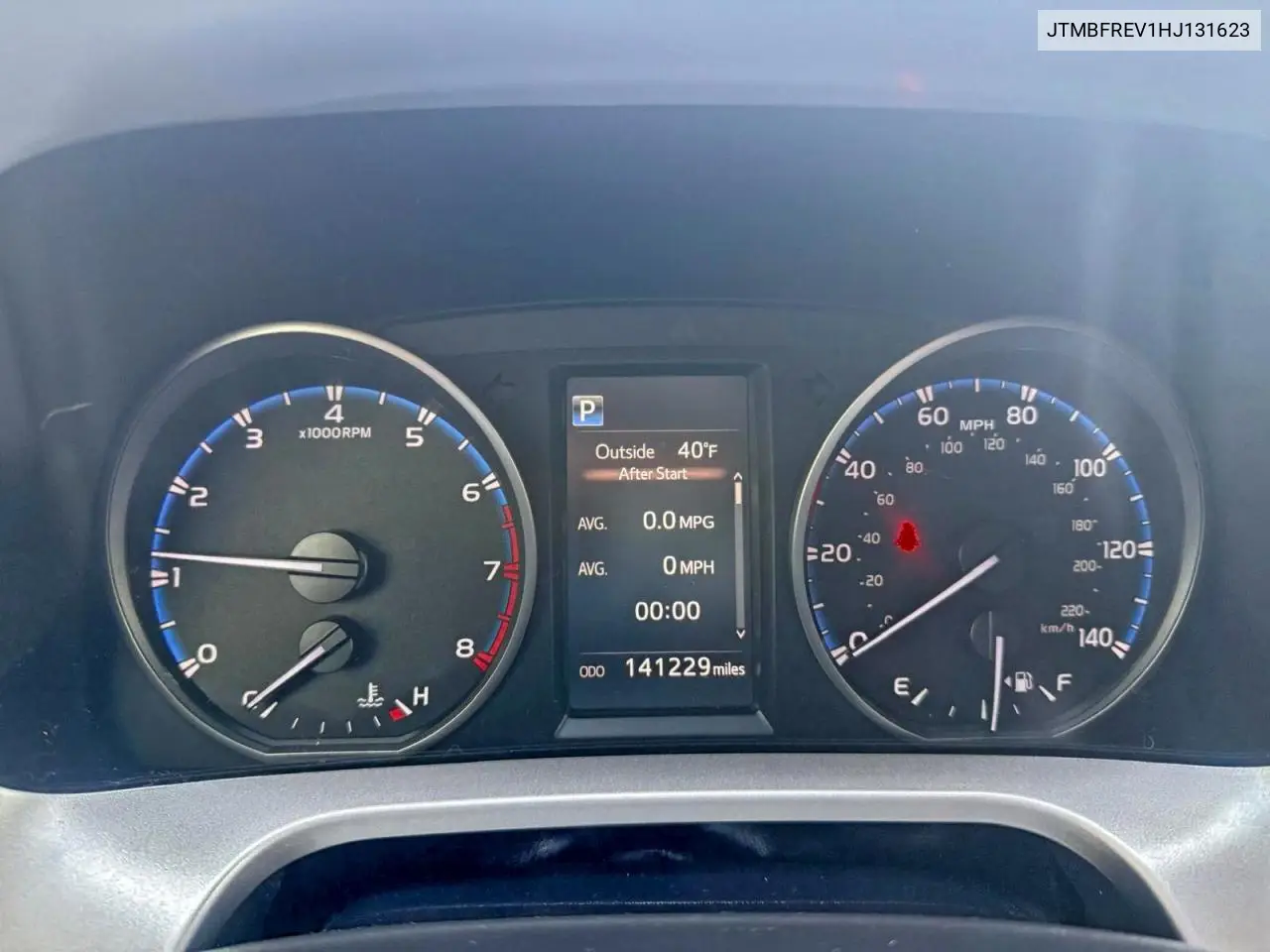 JTMBFREV1HJ131623 2017 Toyota Rav4 Le