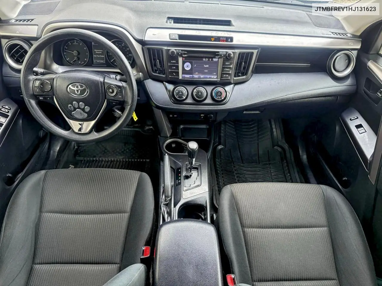 JTMBFREV1HJ131623 2017 Toyota Rav4 Le