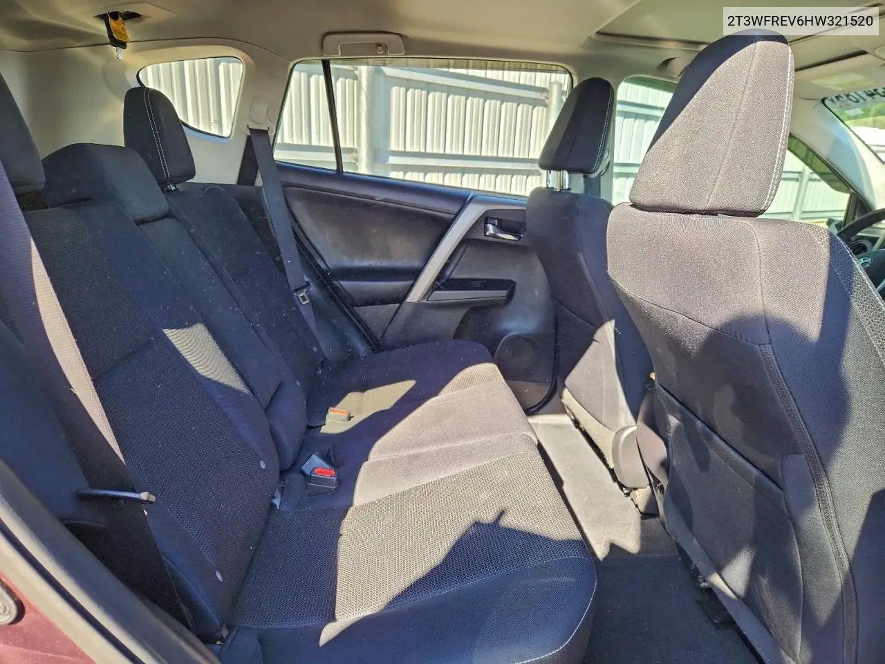 2T3WFREV6HW321520 2017 Toyota Rav4 Xle