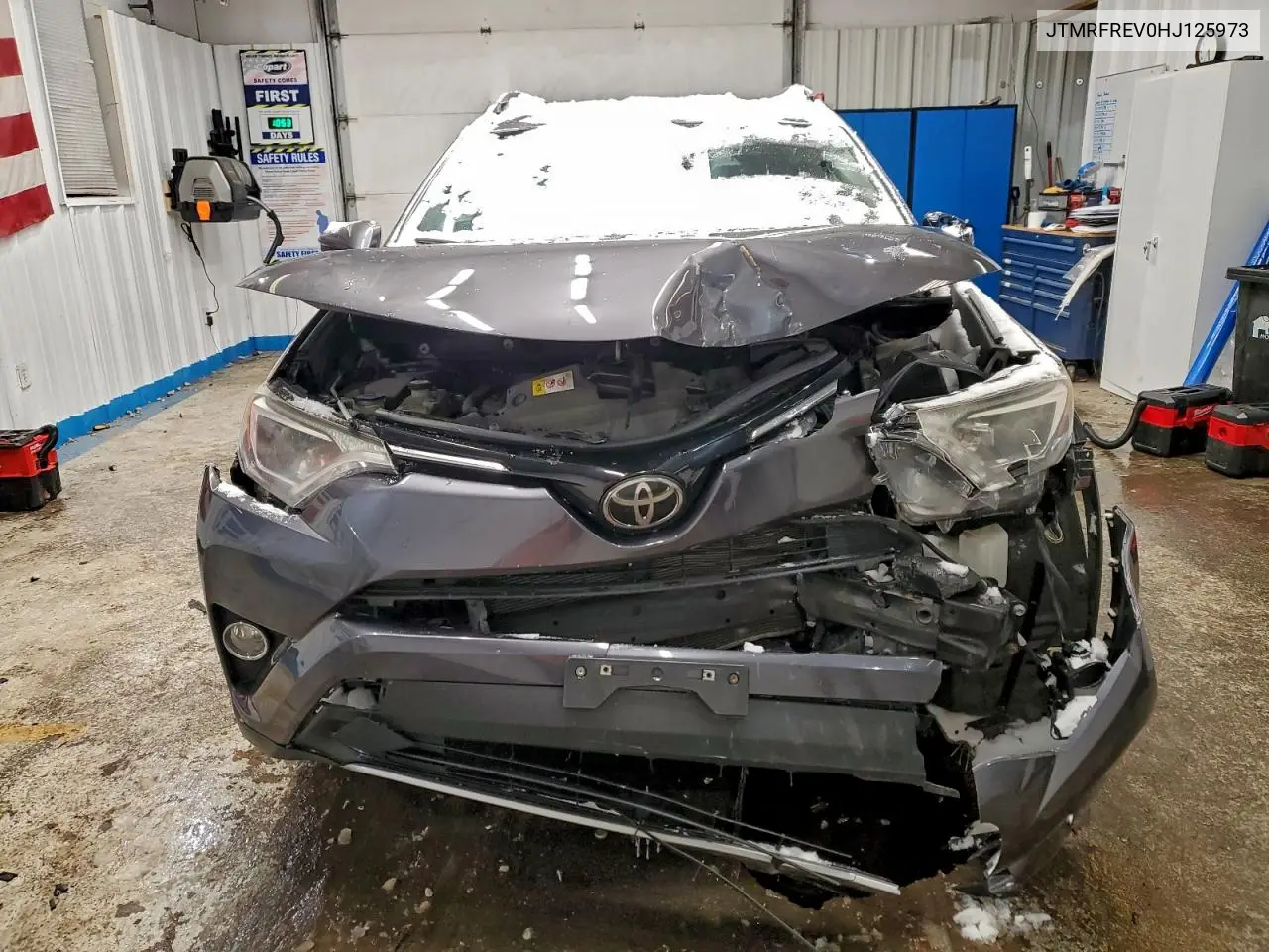 JTMRFREV0HJ125973 2017 Toyota Rav4 Xle