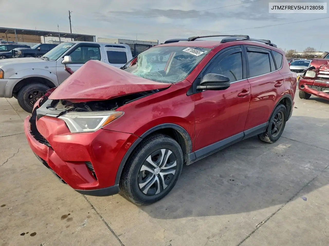 JTMZFREV5HJ128058 2017 Toyota Rav4 Le