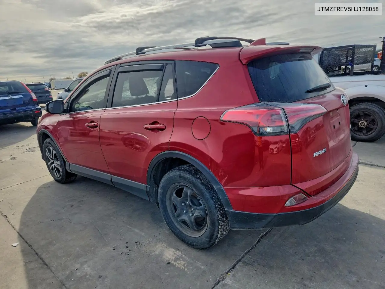 JTMZFREV5HJ128058 2017 Toyota Rav4 Le