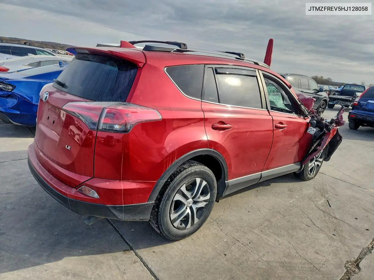 JTMZFREV5HJ128058 2017 Toyota Rav4 Le