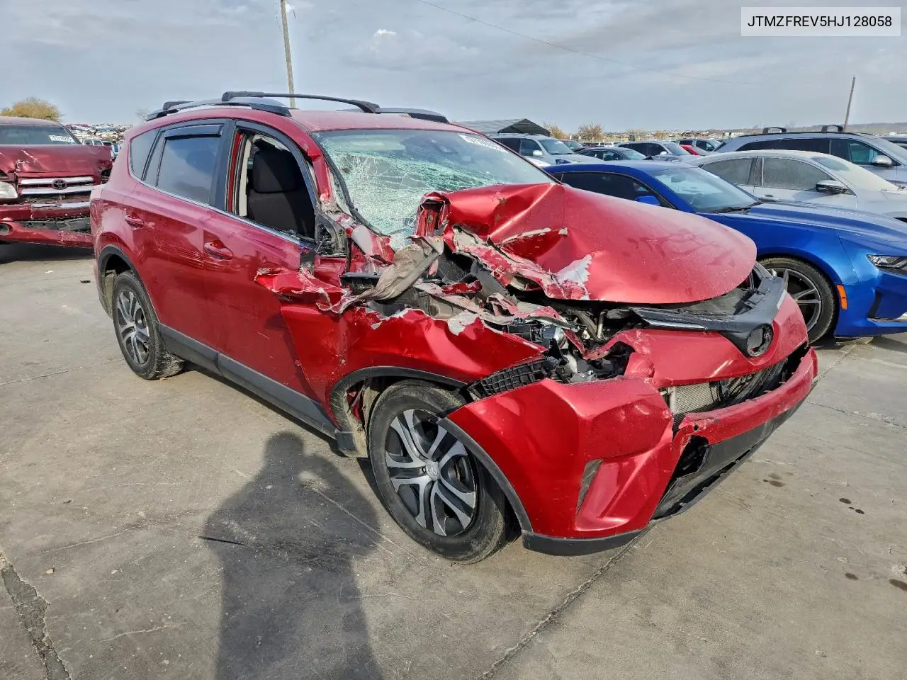 JTMZFREV5HJ128058 2017 Toyota Rav4 Le