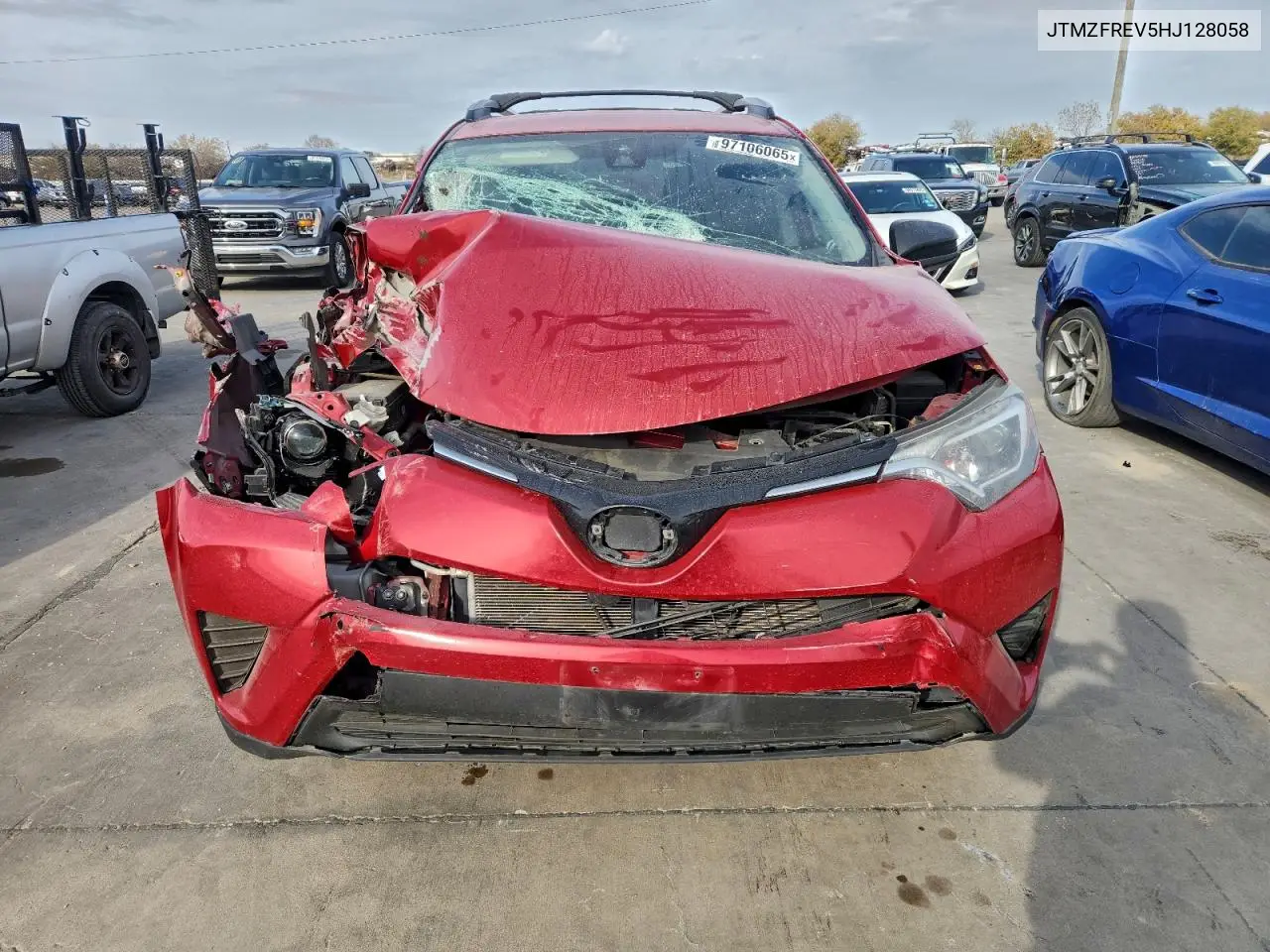 JTMZFREV5HJ128058 2017 Toyota Rav4 Le