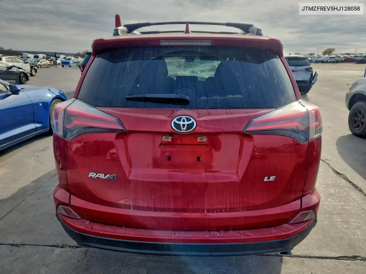 JTMZFREV5HJ128058 2017 Toyota Rav4 Le