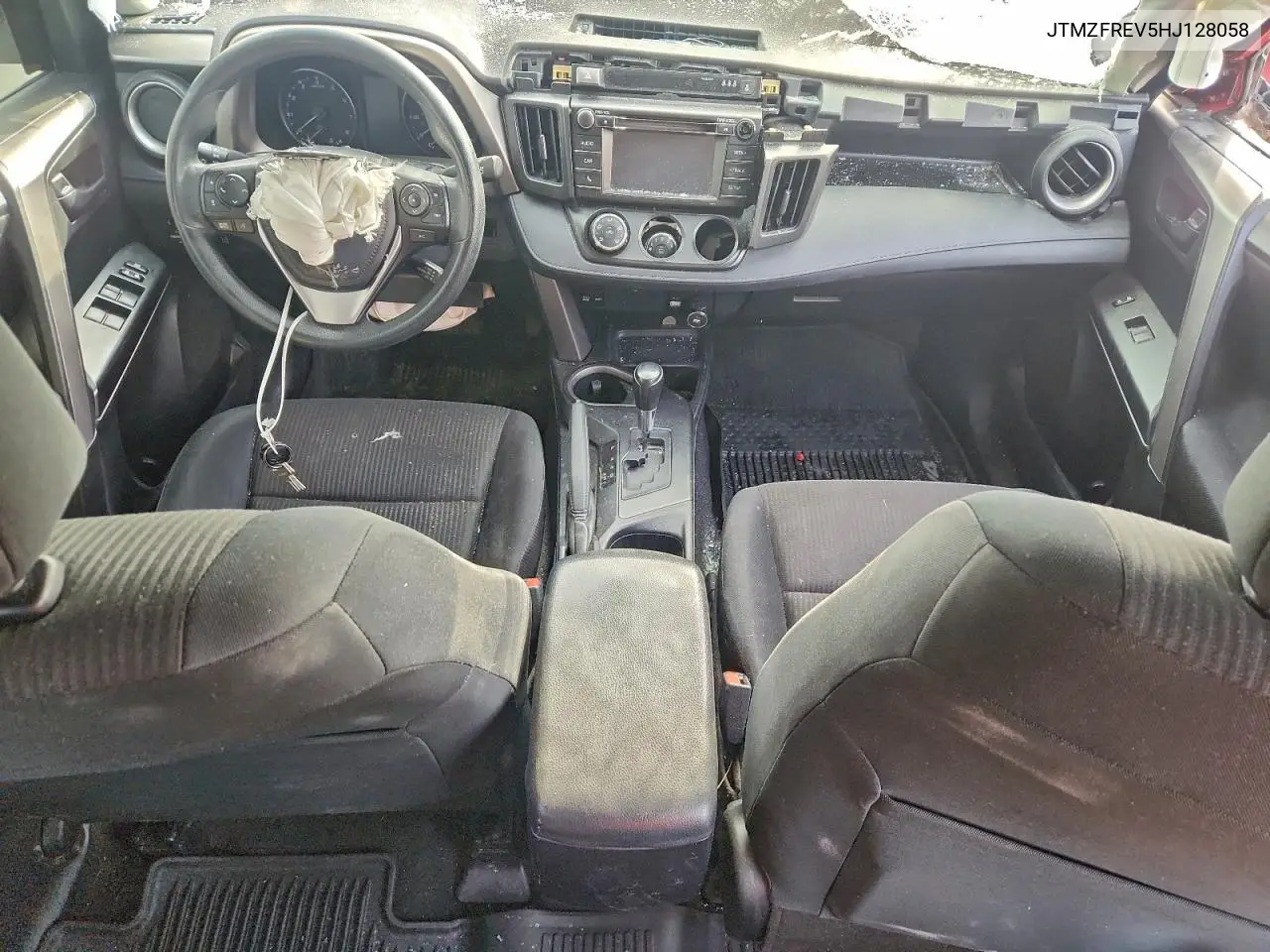 JTMZFREV5HJ128058 2017 Toyota Rav4 Le