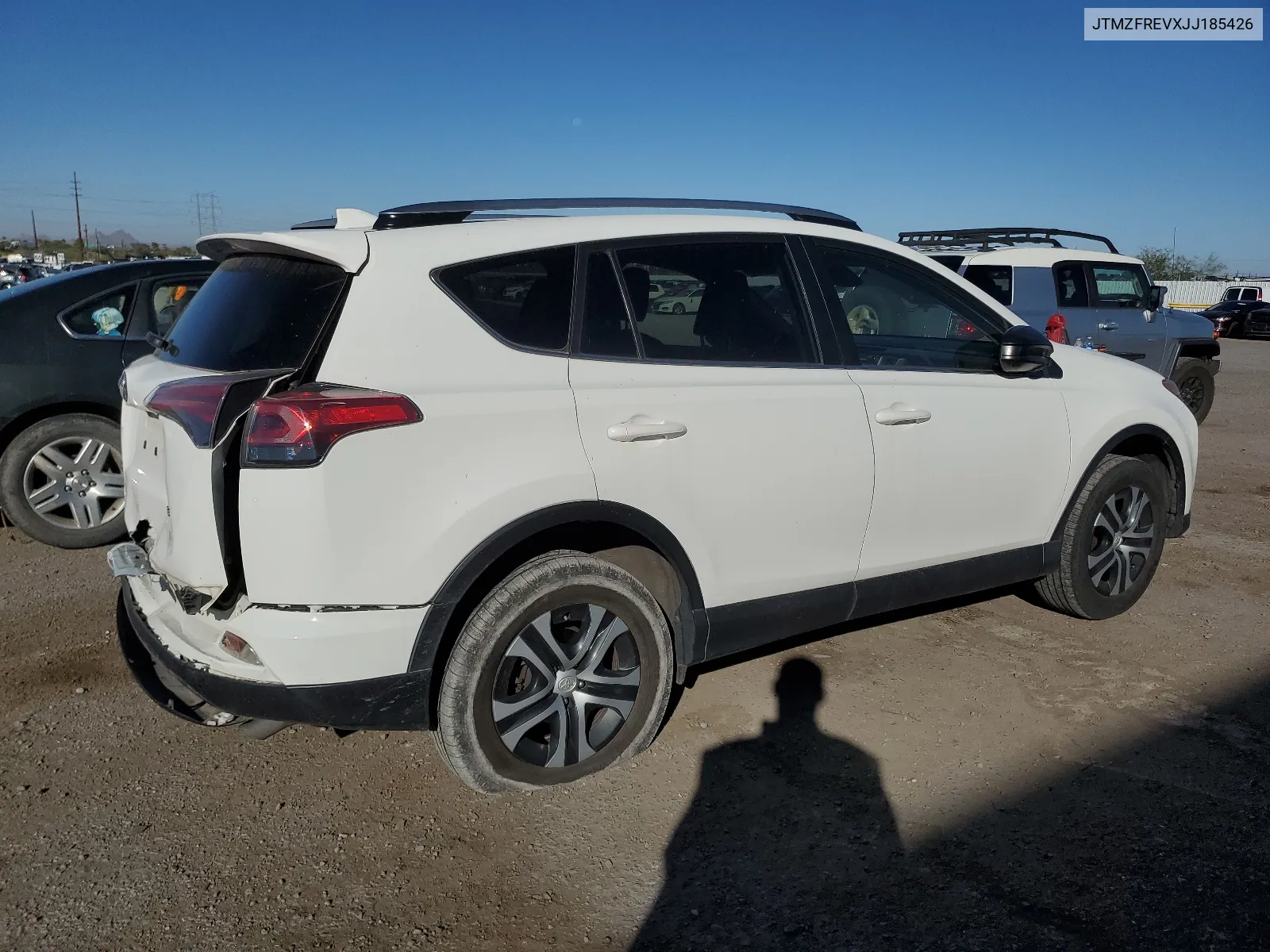 JTMZFREVXJJ185426 2018 Toyota Rav4 Le