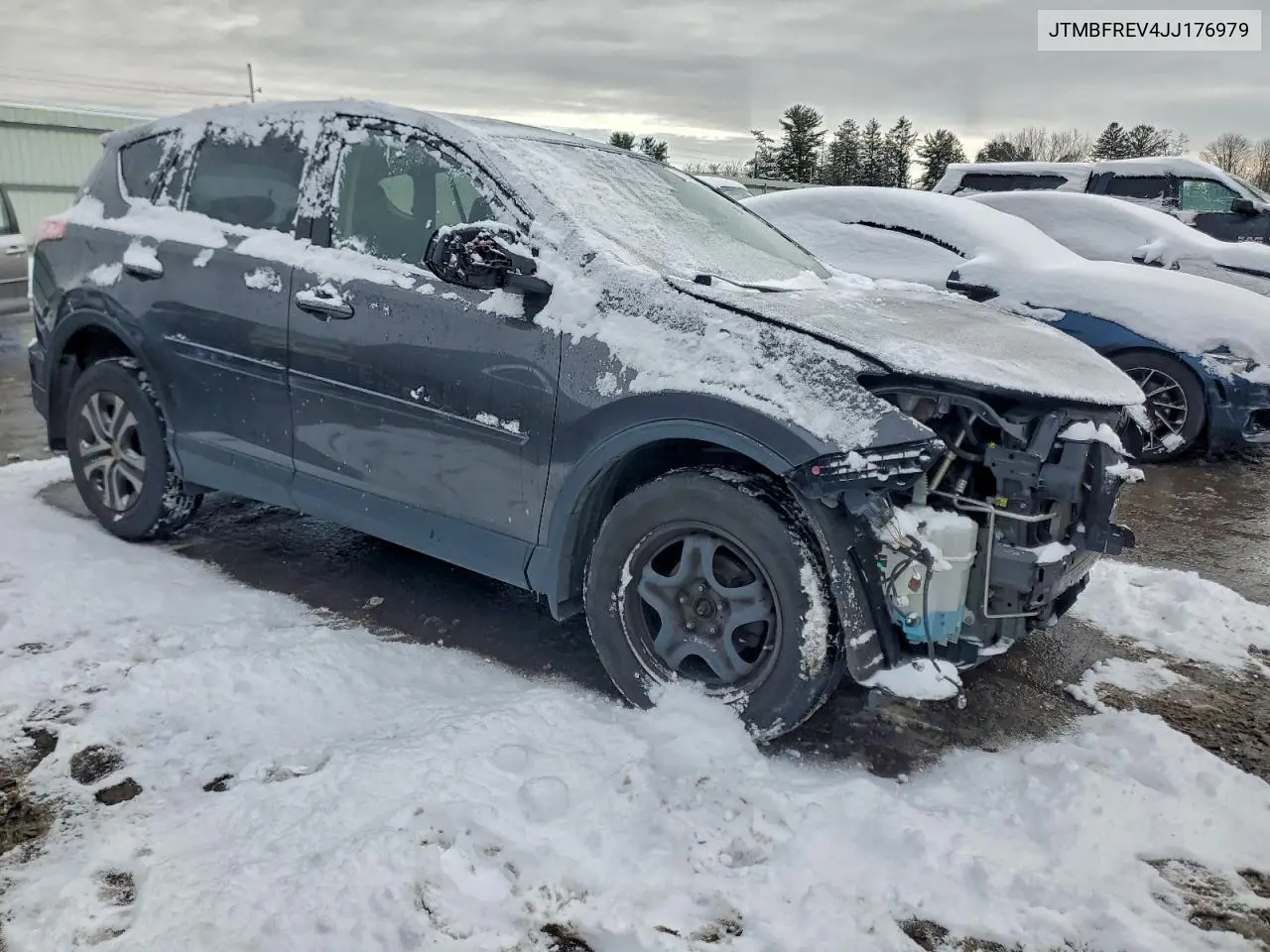 JTMBFREV4JJ176979 2018 Toyota Rav4 Le