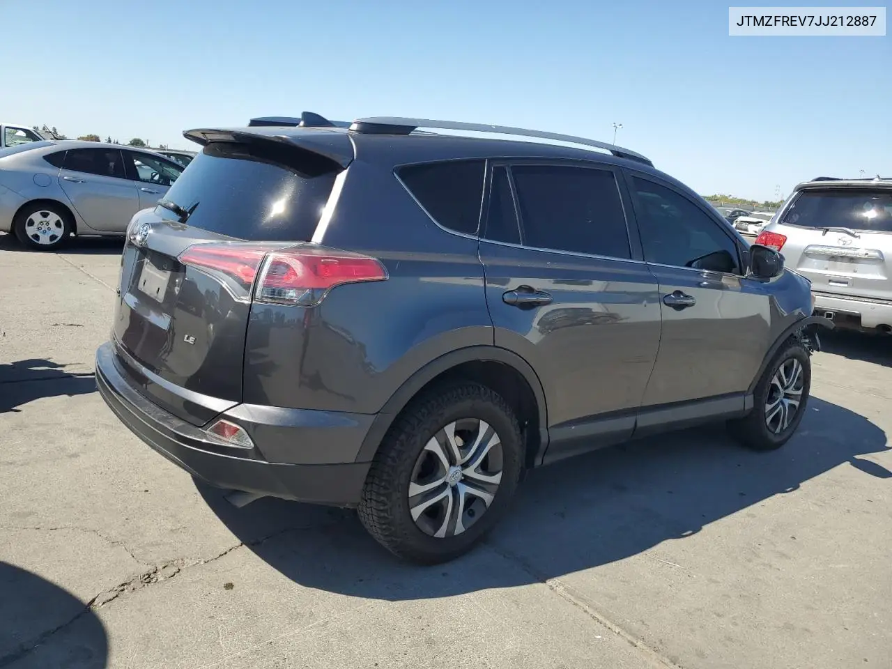 JTMZFREV7JJ212887 2018 Toyota Rav4 Le
