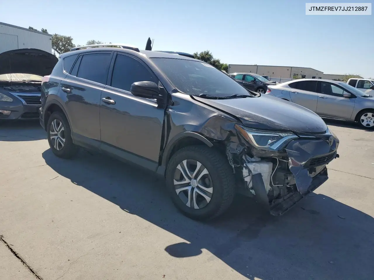 JTMZFREV7JJ212887 2018 Toyota Rav4 Le