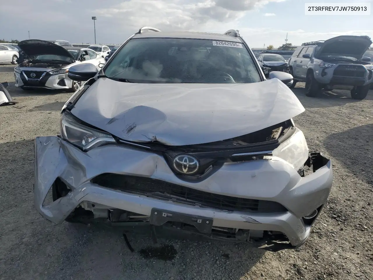 2T3RFREV7JW750913 2018 Toyota Rav4 Adventure