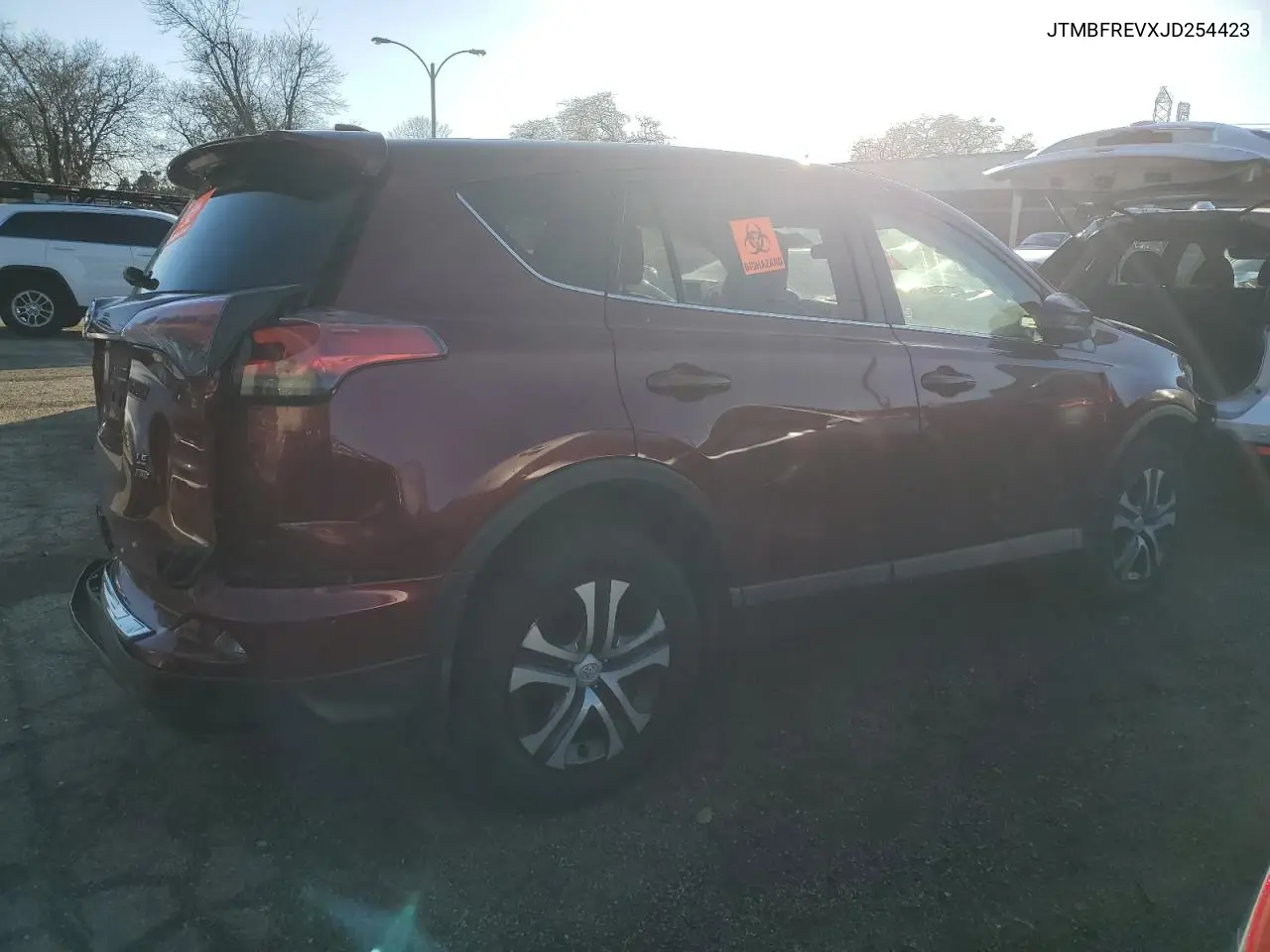 JTMBFREVXJD254423 2018 Toyota Rav4 Le