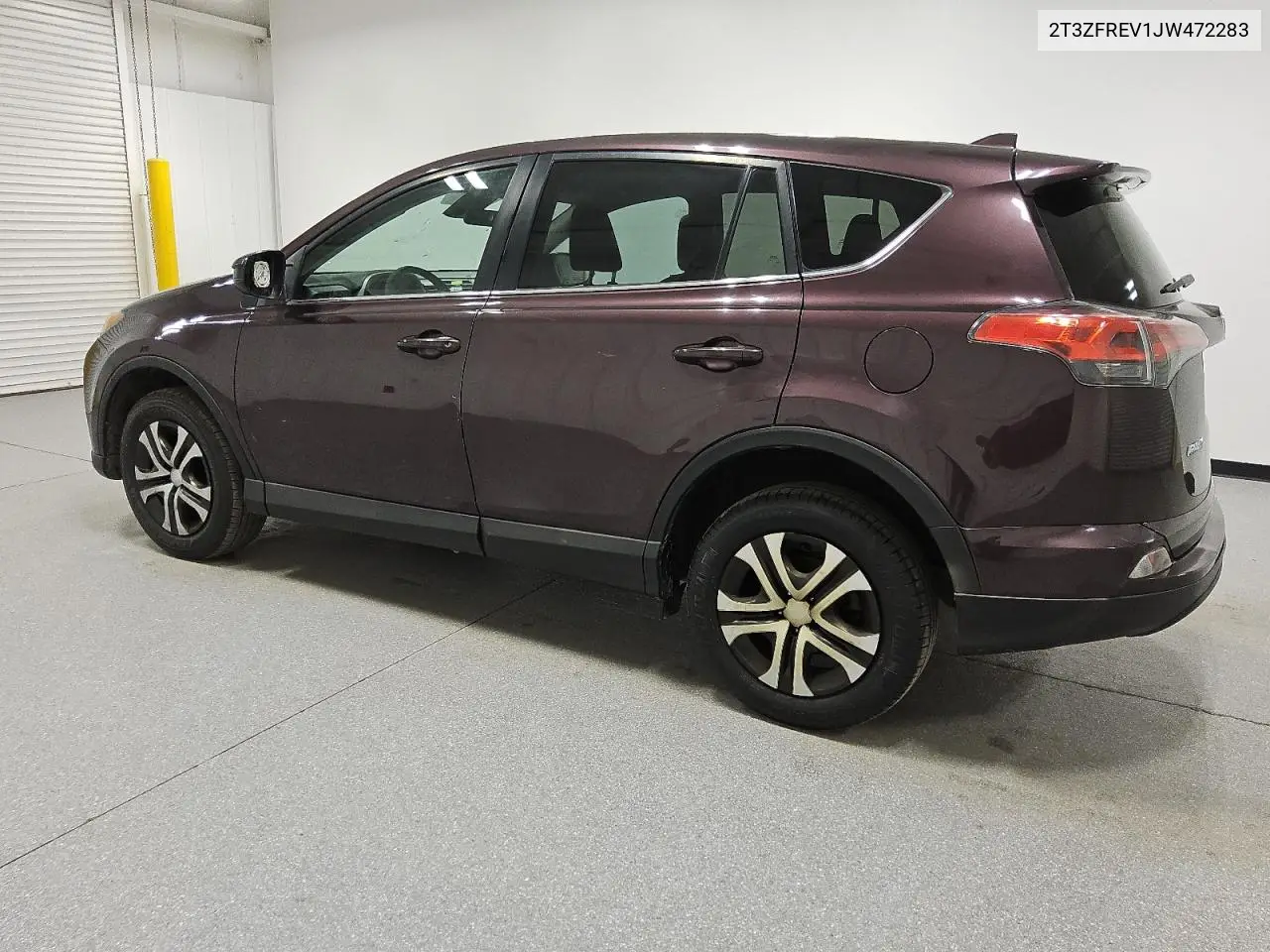 2T3ZFREV1JW472283 2018 Toyota Rav4 Le