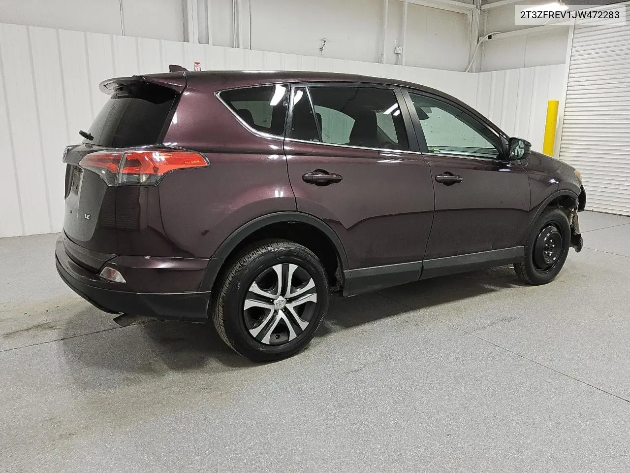 2T3ZFREV1JW472283 2018 Toyota Rav4 Le