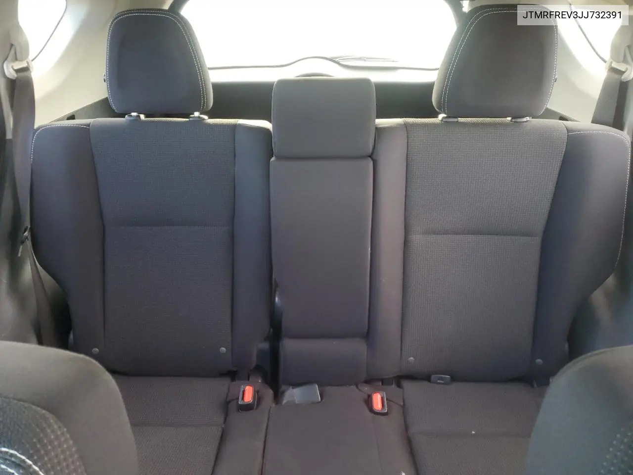 JTMRFREV3JJ732391 2018 Toyota Rav4 Adventure
