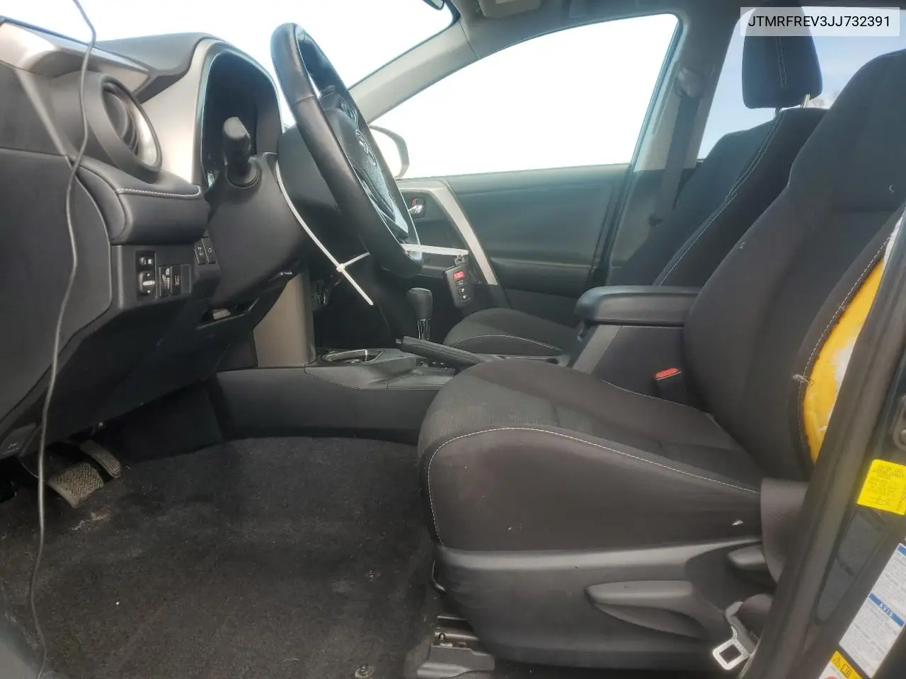 JTMRFREV3JJ732391 2018 Toyota Rav4 Adventure