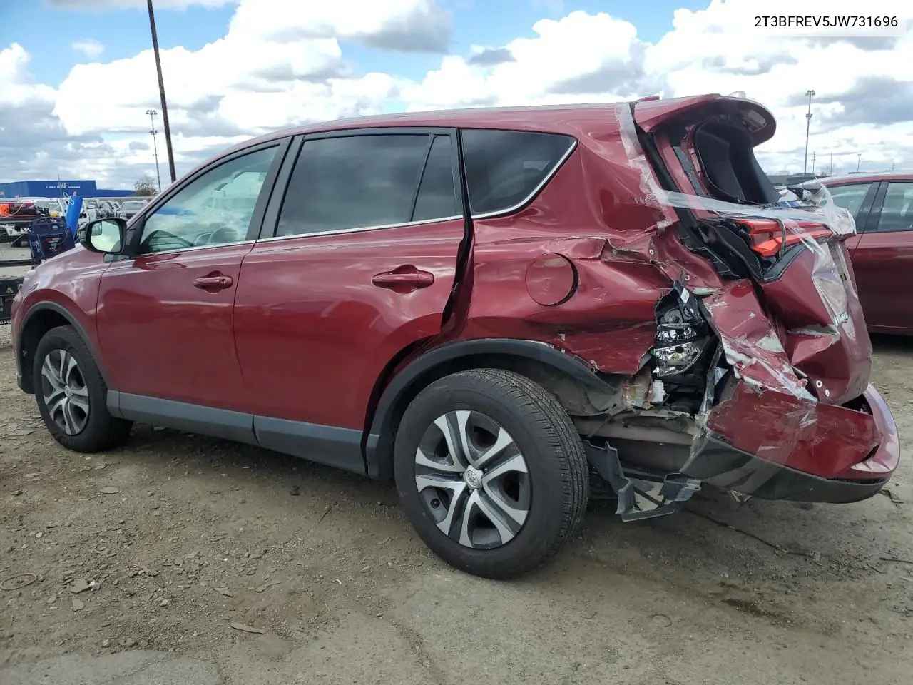 2T3BFREV5JW731696 2018 Toyota Rav4 Le