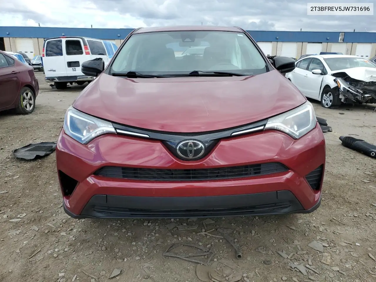 2T3BFREV5JW731696 2018 Toyota Rav4 Le