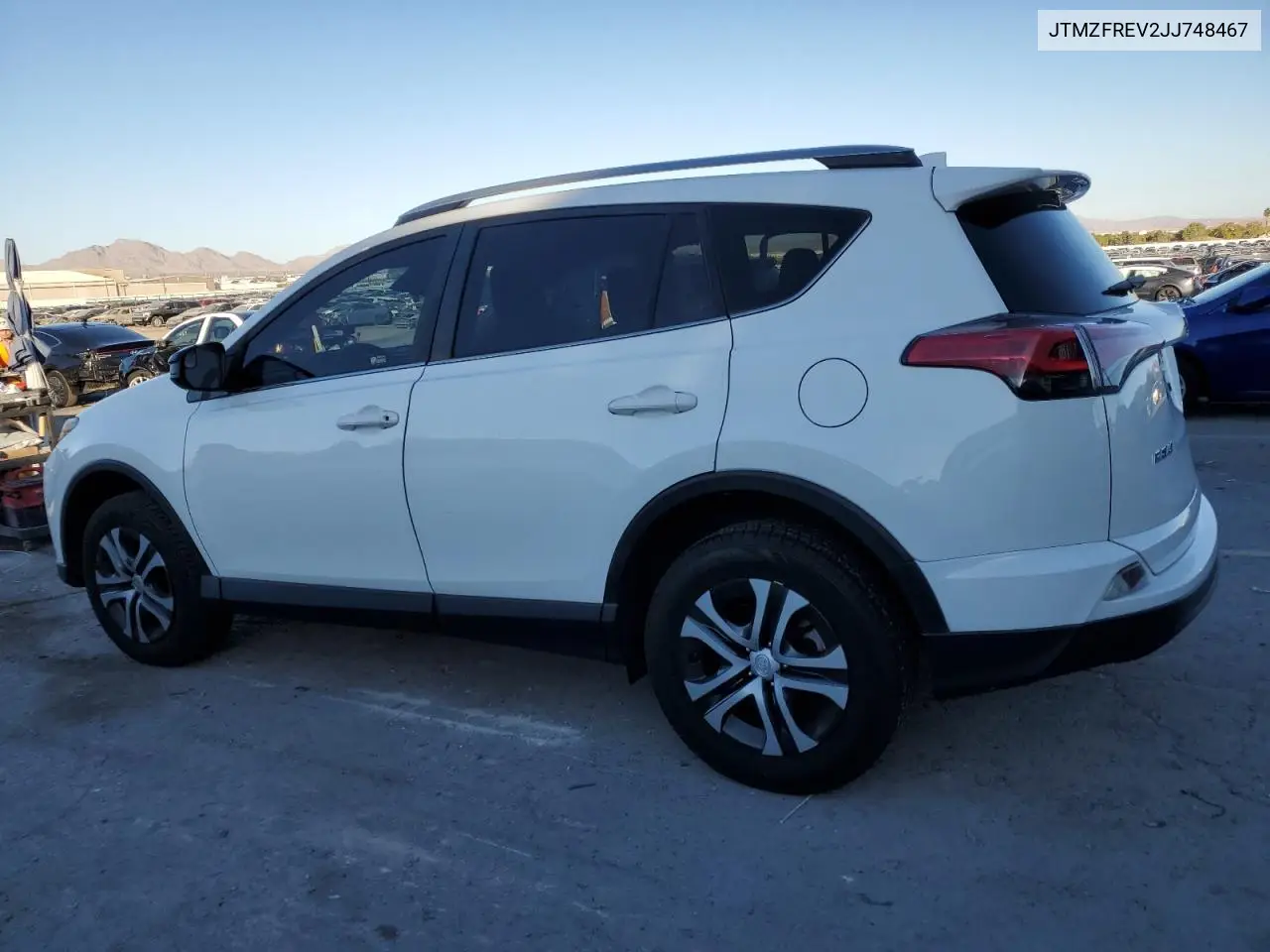 JTMZFREV2JJ748467 2018 Toyota Rav4 Le