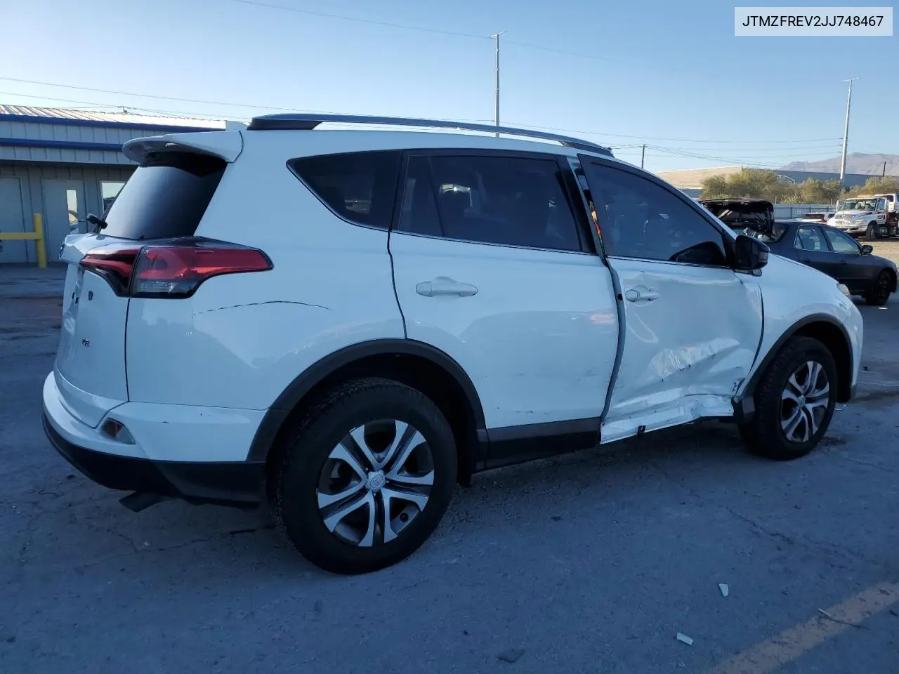 JTMZFREV2JJ748467 2018 Toyota Rav4 Le