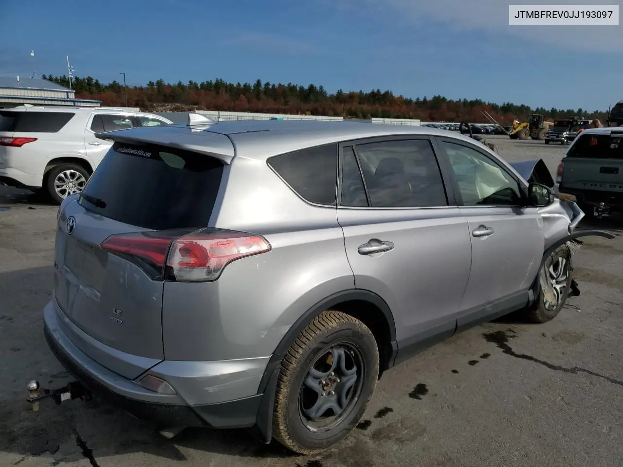JTMBFREV0JJ193097 2018 Toyota Rav4 Le
