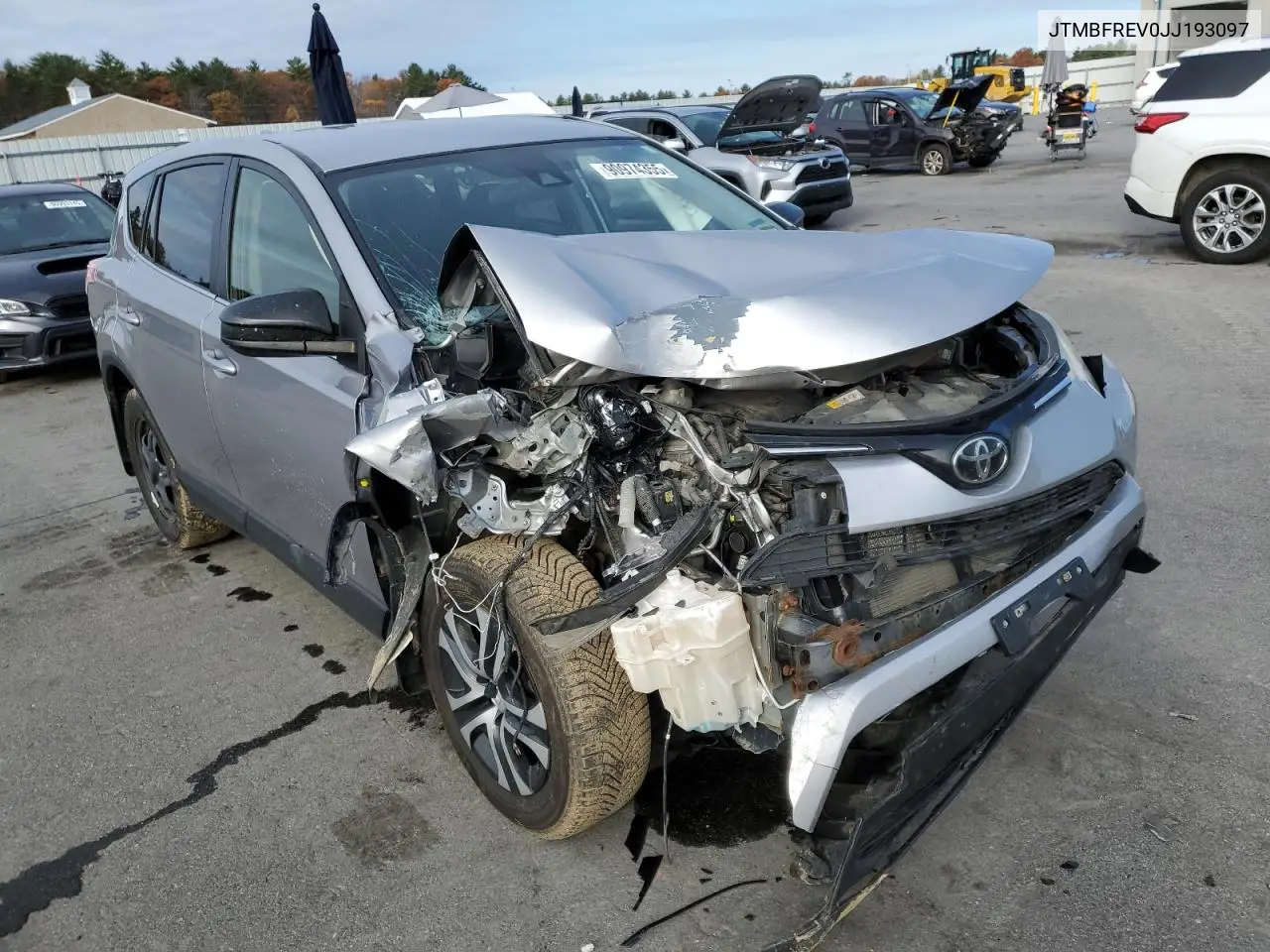 JTMBFREV0JJ193097 2018 Toyota Rav4 Le