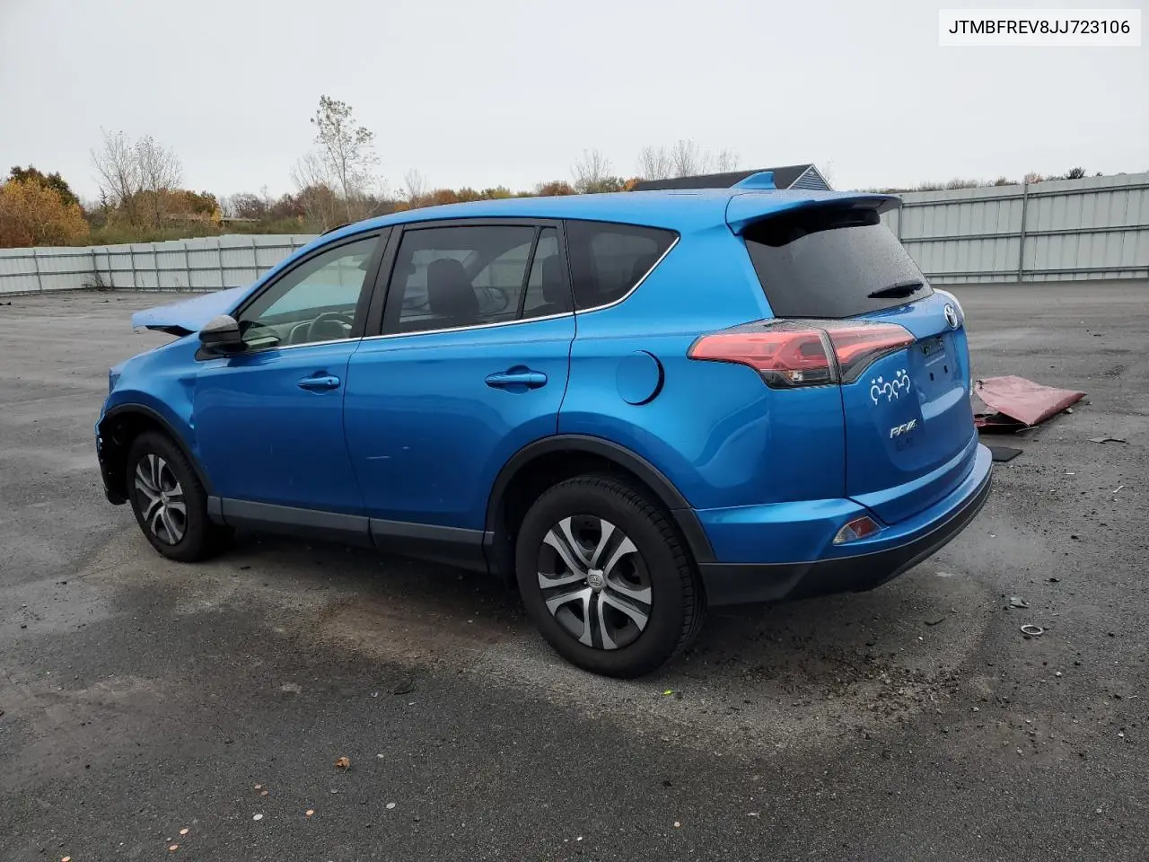 JTMBFREV8JJ723106 2018 Toyota Rav4 Le