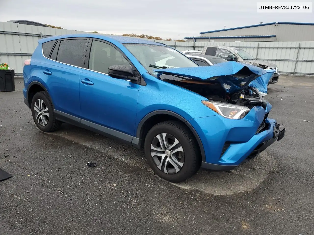 JTMBFREV8JJ723106 2018 Toyota Rav4 Le