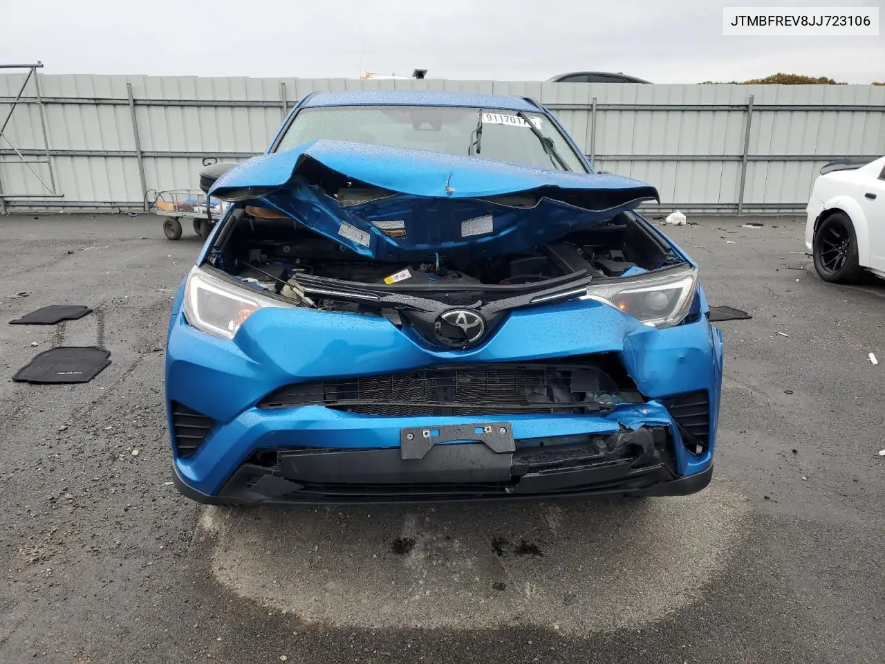 JTMBFREV8JJ723106 2018 Toyota Rav4 Le