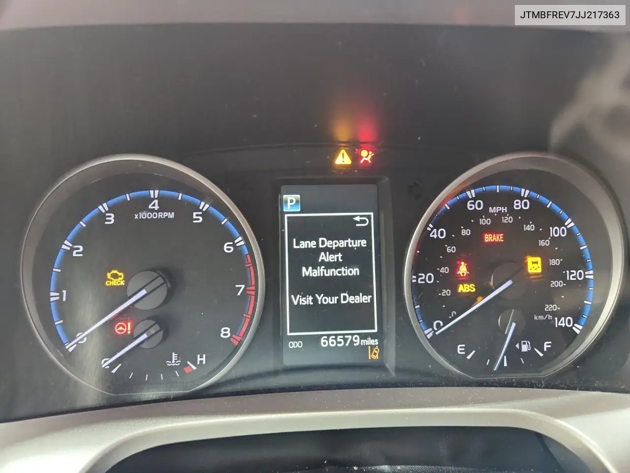 JTMBFREV7JJ217363 2018 Toyota Rav4 Le