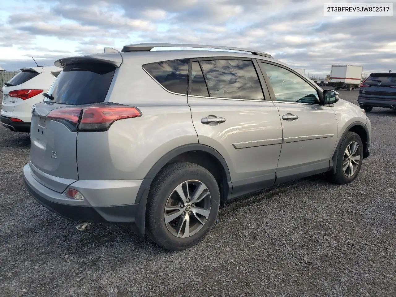 2T3BFREV3JW852517 2018 Toyota Rav4 Le