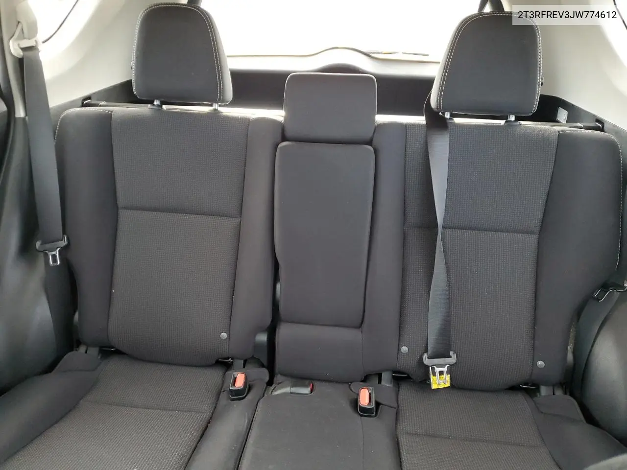 2T3RFREV3JW774612 2018 Toyota Rav4 Adventure