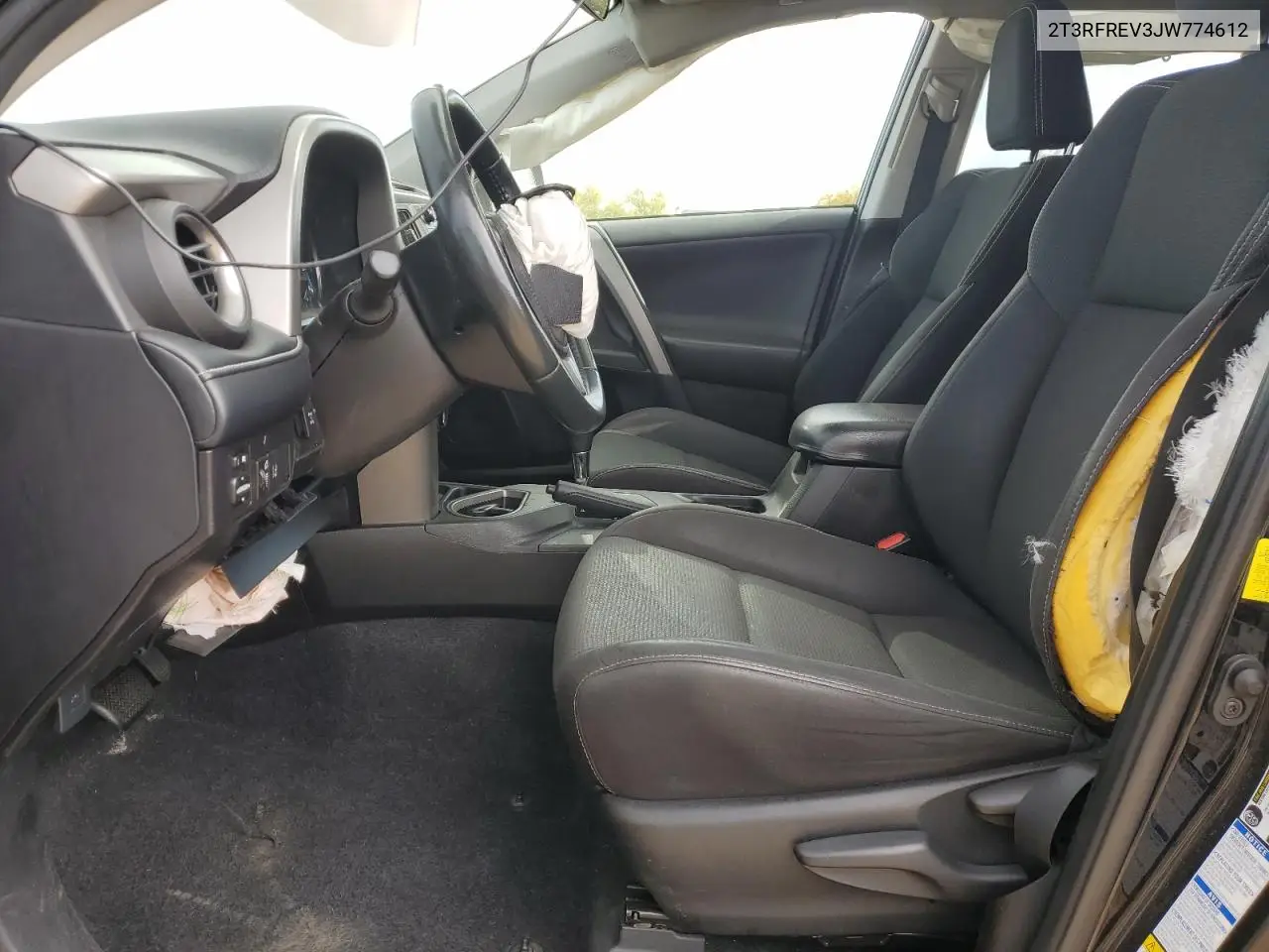 2T3RFREV3JW774612 2018 Toyota Rav4 Adventure