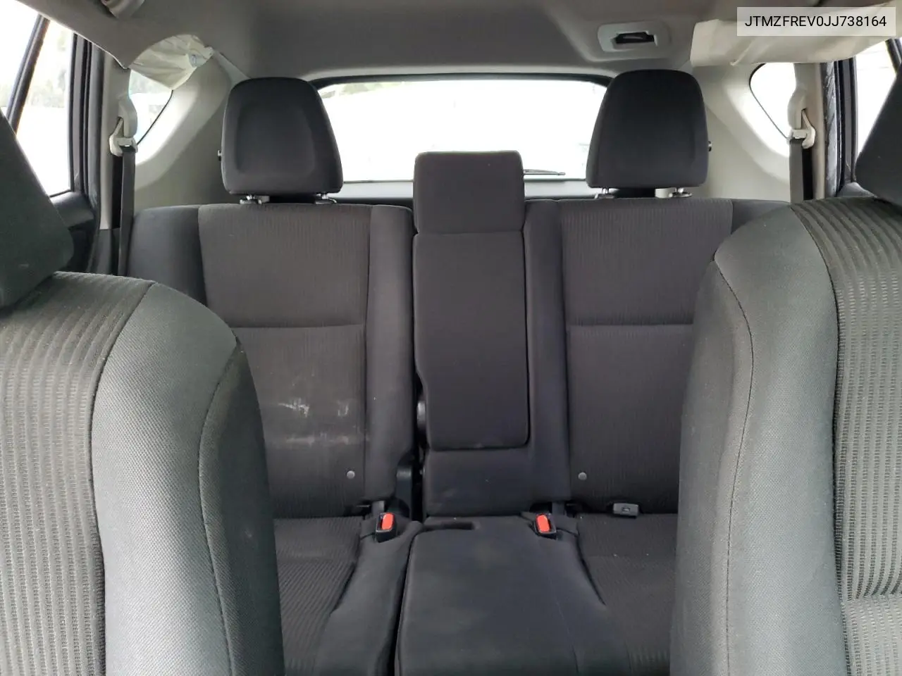 JTMZFREV0JJ738164 2018 Toyota Rav4 Le