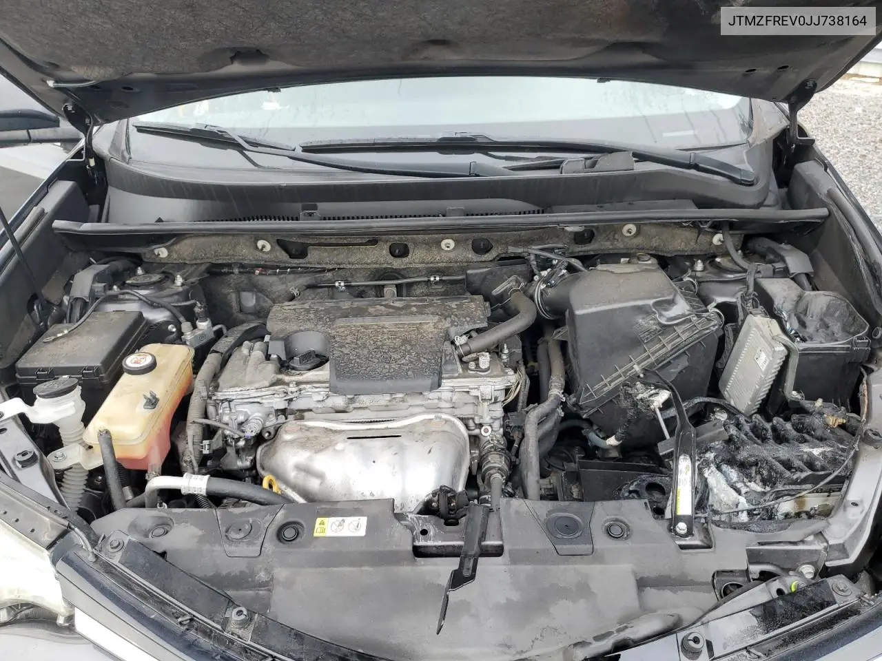 JTMZFREV0JJ738164 2018 Toyota Rav4 Le