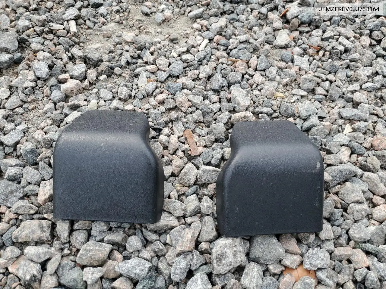 JTMZFREV0JJ738164 2018 Toyota Rav4 Le