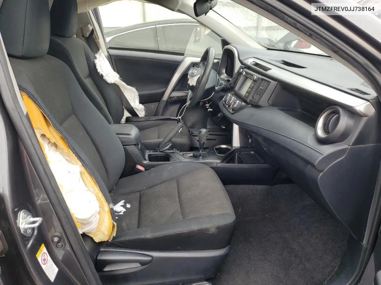 JTMZFREV0JJ738164 2018 Toyota Rav4 Le