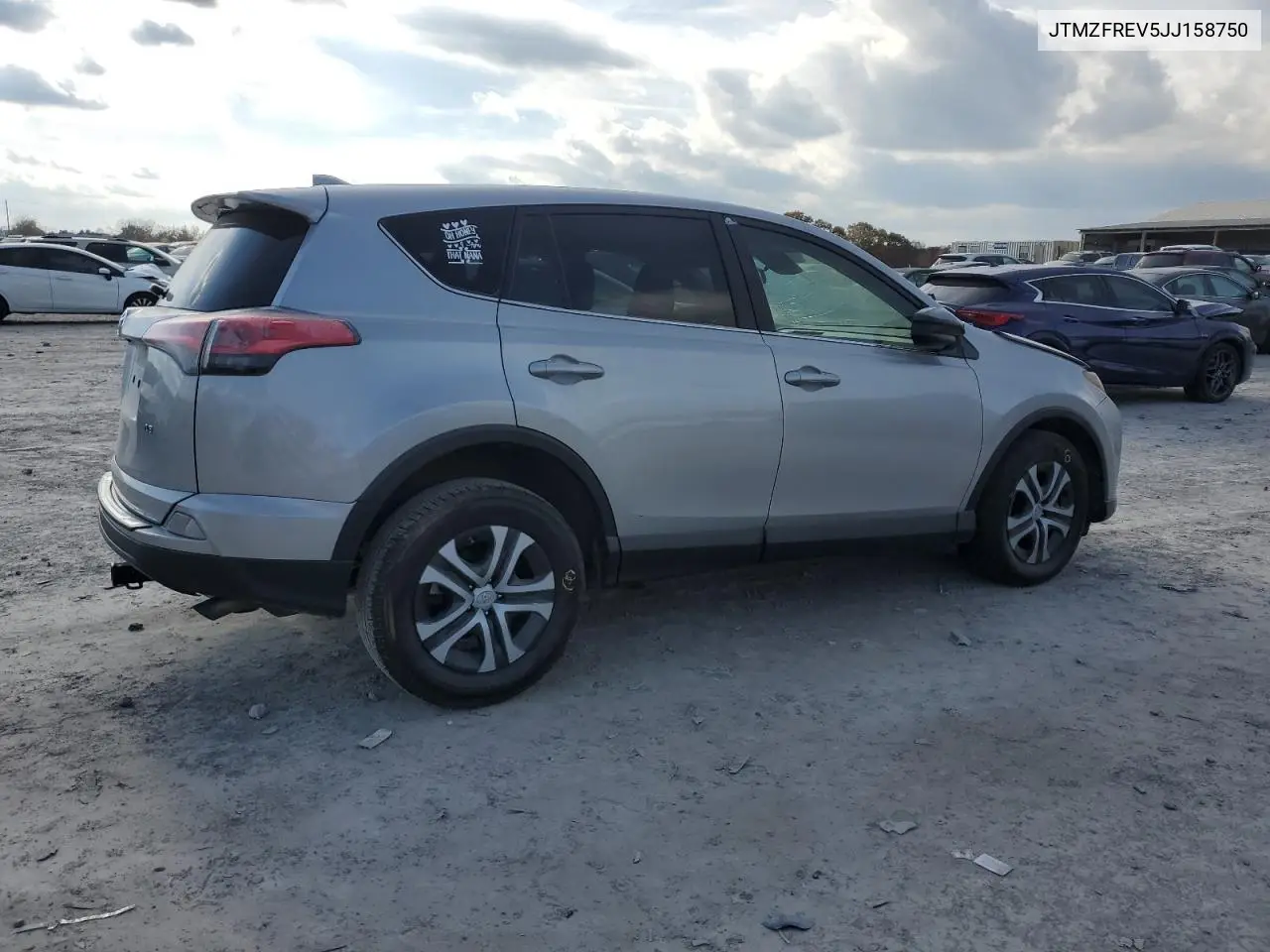 JTMZFREV5JJ158750 2018 Toyota Rav4 Le
