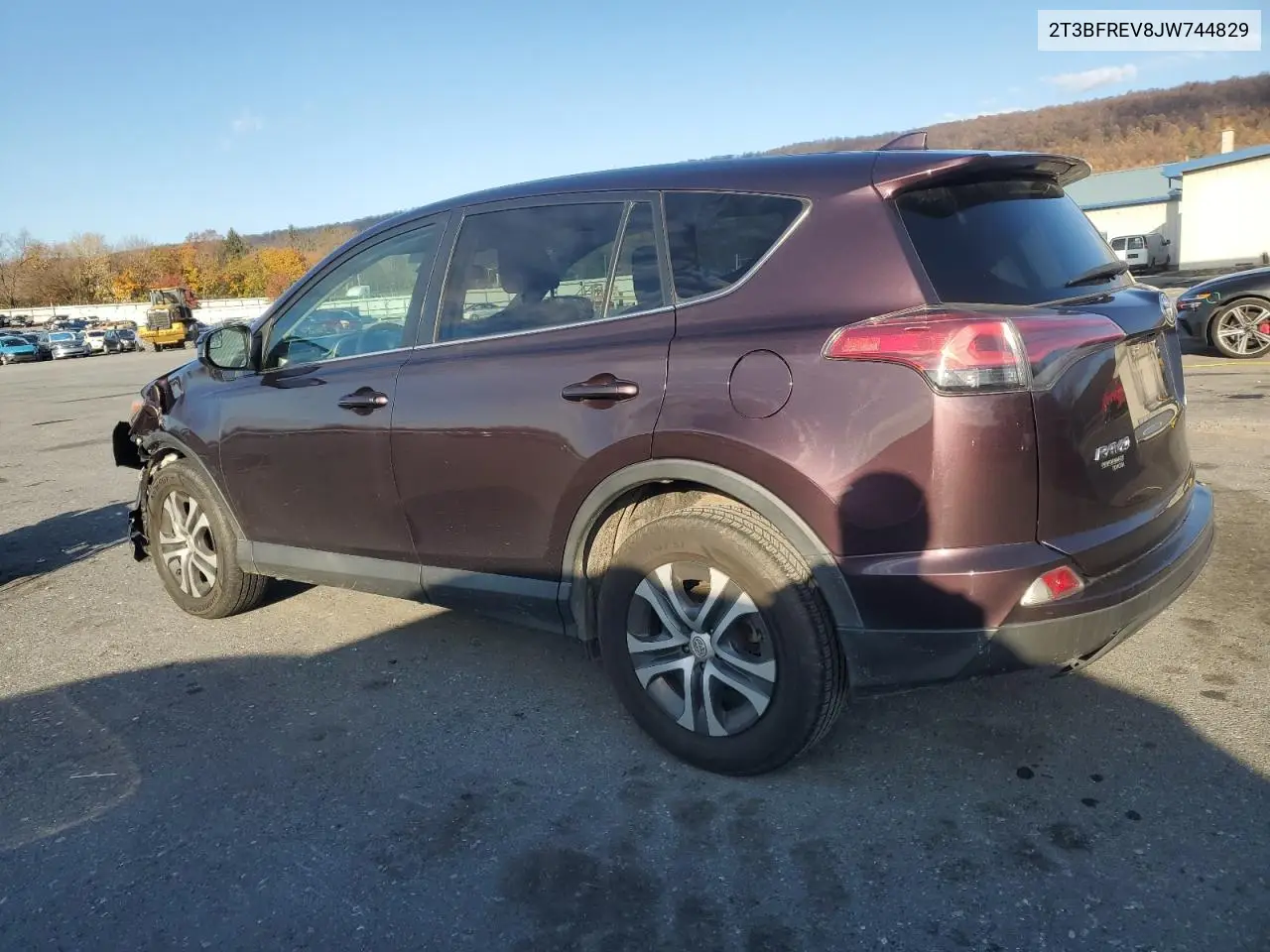 2T3BFREV8JW744829 2018 Toyota Rav4 Le